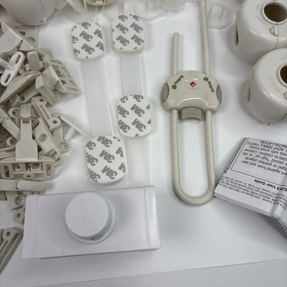 Lot Of Safety1st Child Baby Proof Variety Locks &Outlets Used Nails Not Included